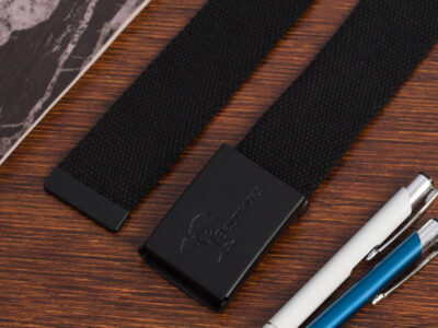 Materiałowy pasek męski do spodni w kolorze czarnym z czarną, metalową klamrą 130 cm - obrazek 7