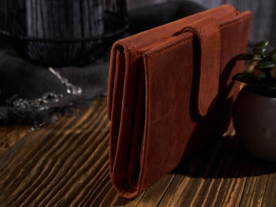 Średniej wielkości jasnobrązowy portfel damski z surowej skóry naturalnej w stylu vintage Paolo Peruzzi - obrazek 7