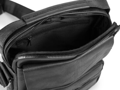 Średniej wielkości torba męska na ramię typu listonoszka w kolorze czarnym - obrazek 6