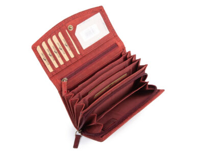 Poziomy portfel damski czerwony z zamszowej skóry naturalnej z tłoczeniem w kwiaty - obrazek 3