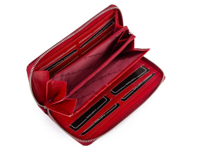 Duży czerwony portfel damski lakierowany w motylki zapinany dookoła na suwak z paskiem na rękę - obrazek 5