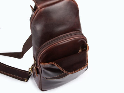 Elegancki skórzany plecak damski na jedno ramię w kolorze ciemnobrązowym - obrazek 7