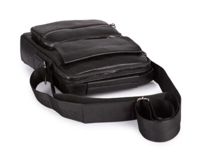 Średniej wielkości torba męska na ramię typu listonoszka w kolorze czarnym - obrazek 3