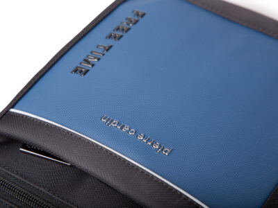 Czarno-niebieska torba męska na ramię Pierre Cardin - średnia i wygodna na co dzień - obrazek 6