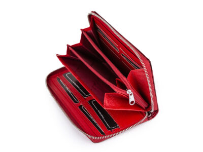 Duży czerwony portfel damski lakierowany w motylki zapinany dookoła na suwak z paskiem na rękę - obrazek 6