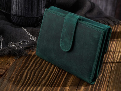 Średniej wielkości zielony portfel damski z surowej skóry naturalnej w stylu vintage Paolo Peruzzi - obrazek 3