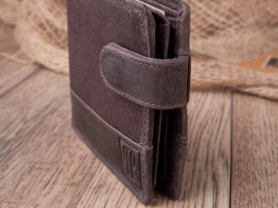 Poręczny, ciemnobrązowy portfel męski ze skóry naturalnej i mocnego canvasu Paolo Peruzzi - obrazek 9