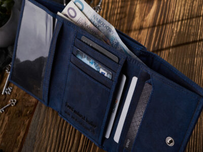 Granatowy średniej wielkości skórzany portfel damski w stylu vintage Paolo Peruzzi - obrazek 7