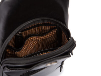 Elegancki skórzany plecak damski na jedno ramię w kolorze czarnym - obrazek 9