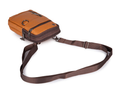 Mała skórzana saszetka na szyję jasnobrązowa na dokumenty 2-komorowa - obrazek 4