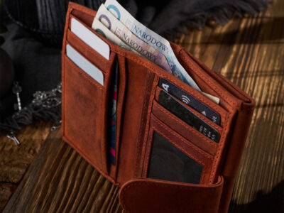 Średniej wielkości jasnobrązowy portfel damski z surowej skóry naturalnej w stylu vintage Paolo Peruzzi - obrazek 5