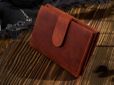 Średniej wielkości jasnobrązowy portfel damski z surowej skóry naturalnej w stylu vintage Paolo Peruzzi - obrazek 3