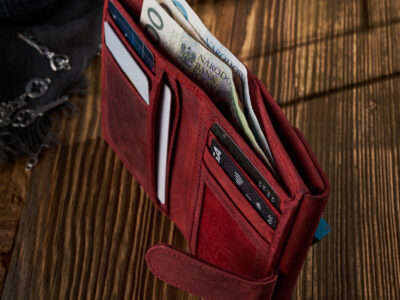 Średniej wielkości czerwony portfel damski z surowej skóry naturalnej w stylu vintage Paolo Peruzzi - obrazek 6