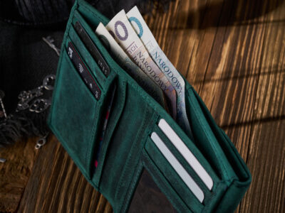 Średniej wielkości zielony portfel damski z surowej skóry naturalnej w stylu vintage Paolo Peruzzi - obrazek 6
