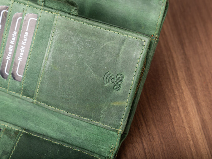 aa8d7f1de02a38ba430239a2c1a35d29