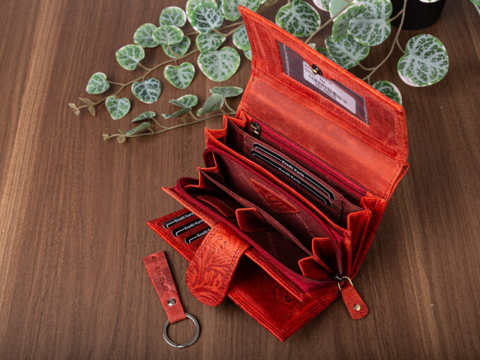 929663bee1828ce24c7a6ab7aeb2434b